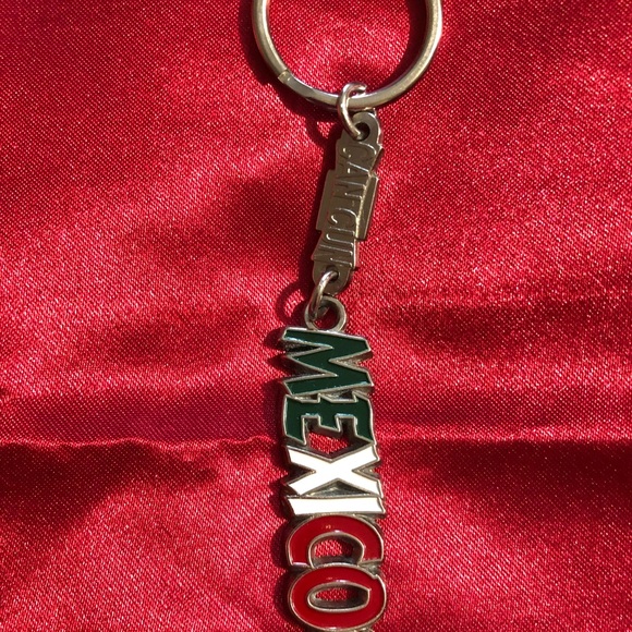 Cancun Mexco key chain - Picture 2 of 2
